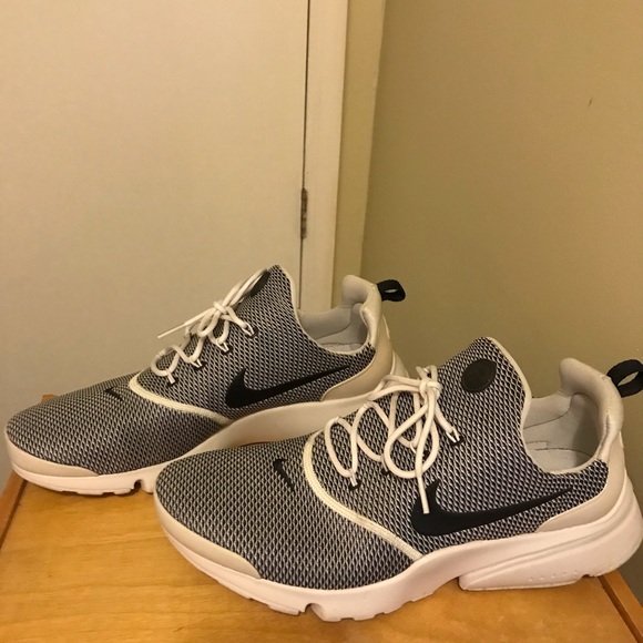 Nike running shoes 11’ - Picture 2 of 3